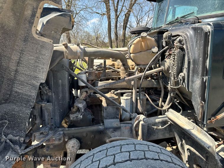 image for item DT0731 1998 Mack RD688S dump truck