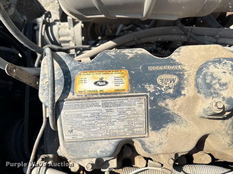 image for item DT0731 1998 Mack RD688S dump truck