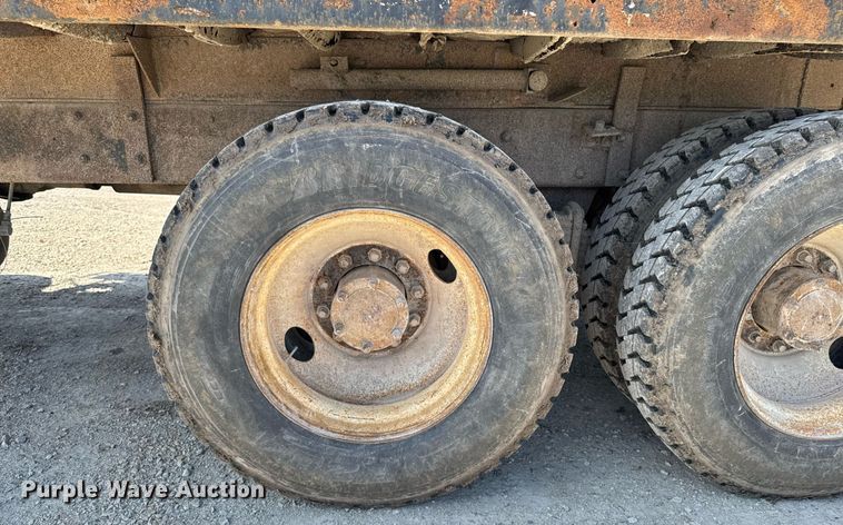 image for item DT0731 1998 Mack RD688S dump truck