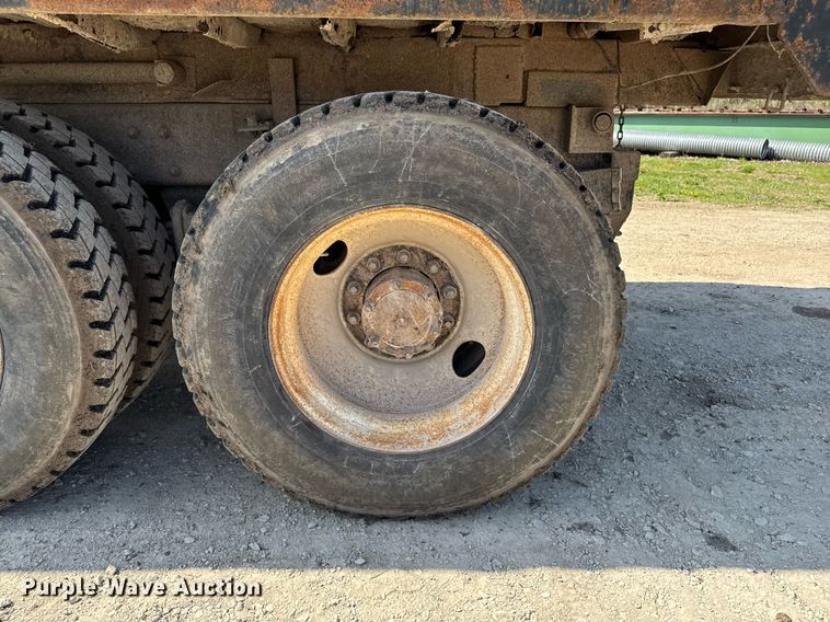 image for item DT0731 1998 Mack RD688S dump truck