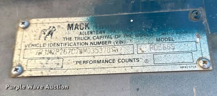 image for item DT0731 1998 Mack RD688S dump truck