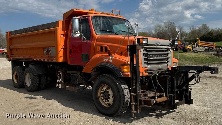 image for item DT0732 2001 Sterling LT9500 dump truck
