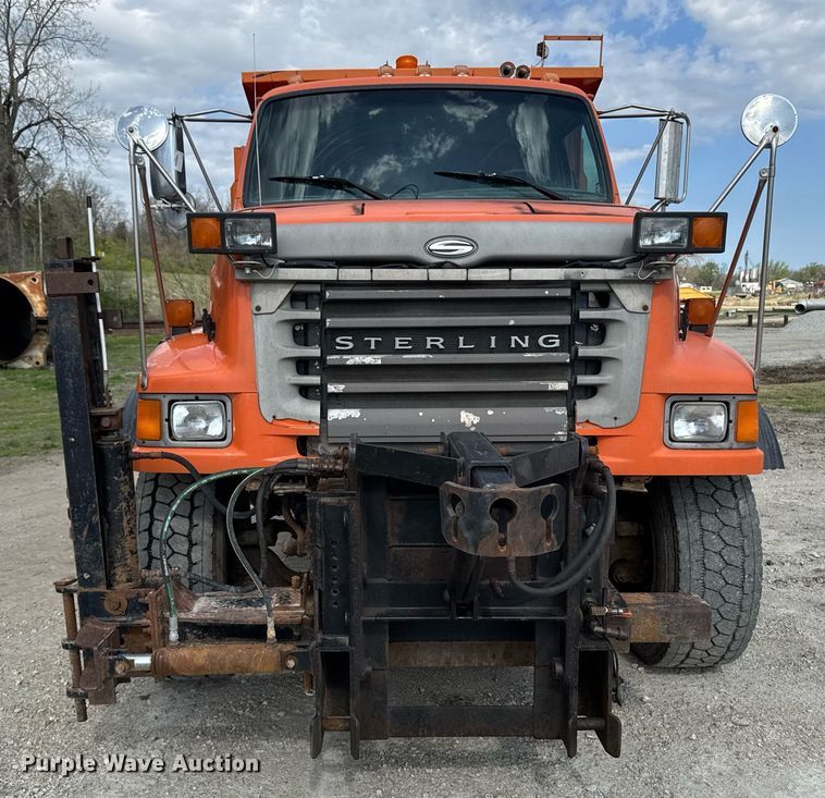 image for item DT0732 2001 Sterling LT9500 dump truck