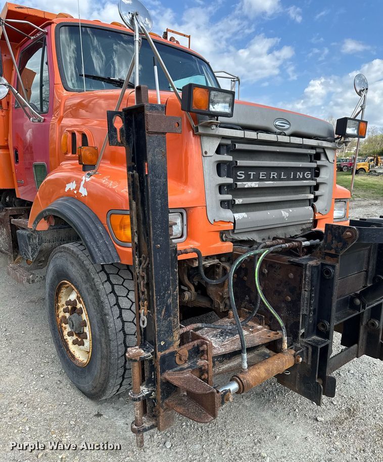 image for item DT0732 2001 Sterling LT9500 dump truck