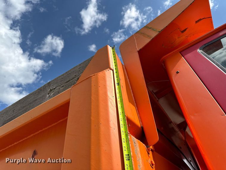 image for item DT0732 2001 Sterling LT9500 dump truck