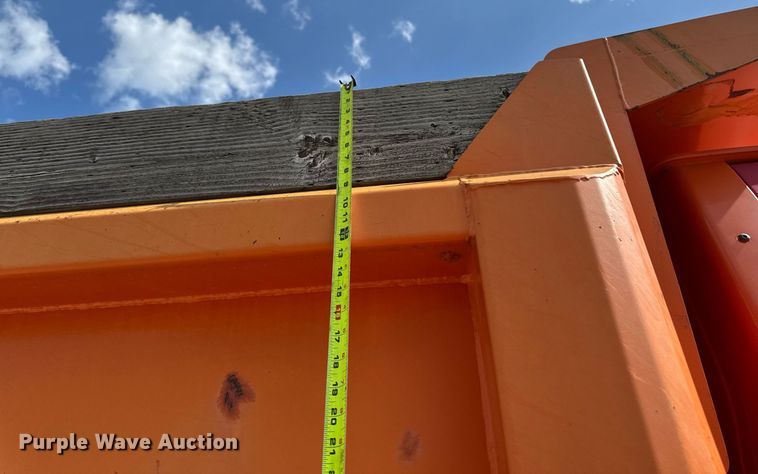 image for item DT0732 2001 Sterling LT9500 dump truck