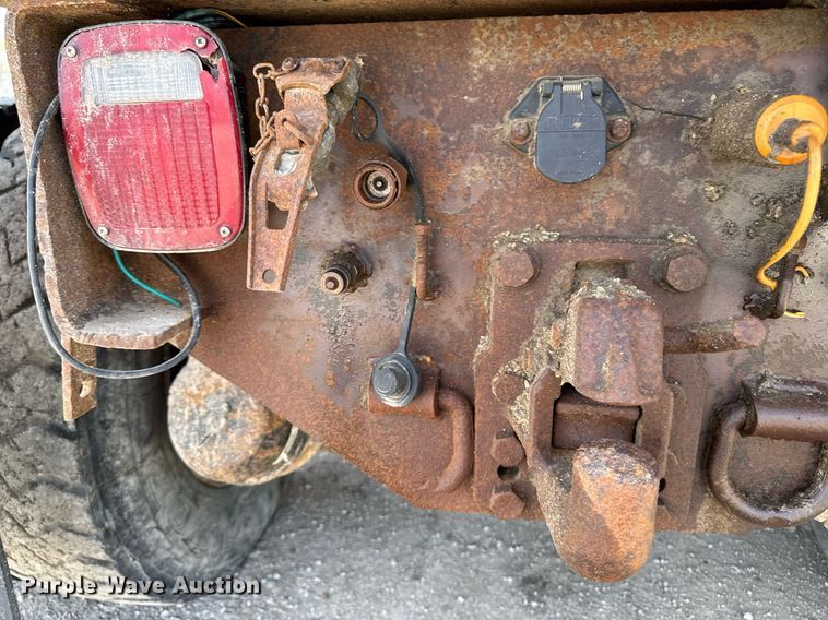 image for item DT0732 2001 Sterling LT9500 dump truck