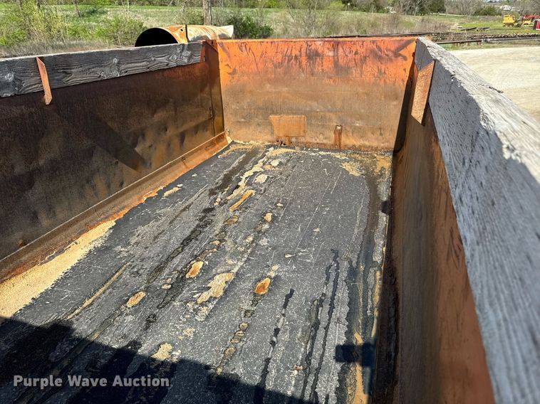 image for item DT0732 2001 Sterling LT9500 dump truck