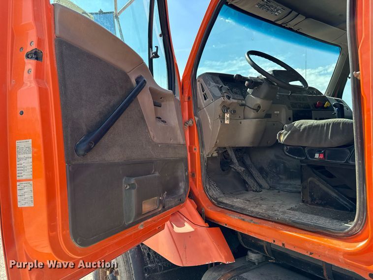 image for item DT0732 2001 Sterling LT9500 dump truck