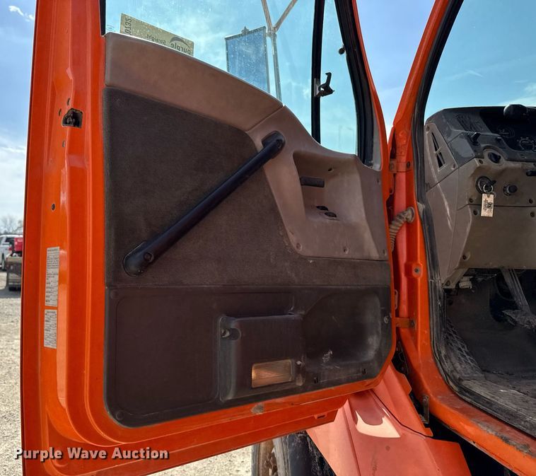 image for item DT0732 2001 Sterling LT9500 dump truck