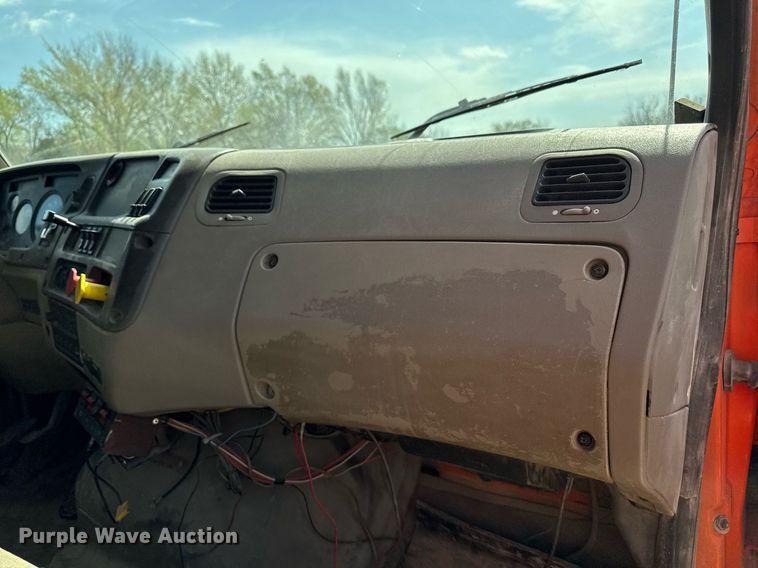 image for item DT0732 2001 Sterling LT9500 dump truck