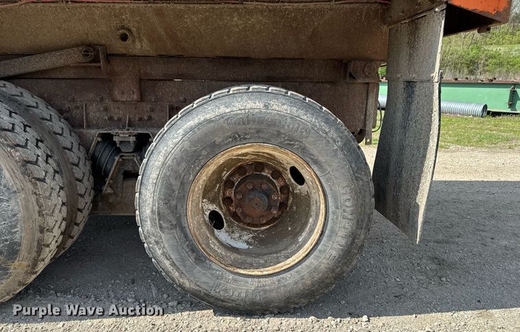 image for item DT0732 2001 Sterling LT9500 dump truck