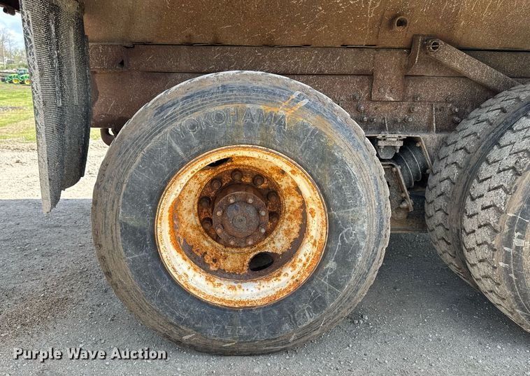 image for item DT0732 2001 Sterling LT9500 dump truck