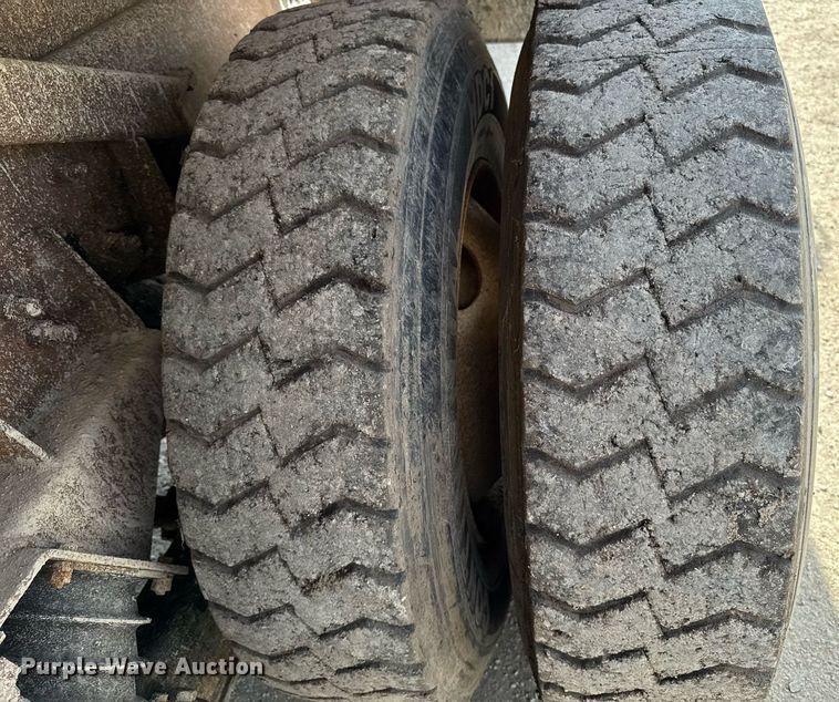 image for item DT0732 2001 Sterling LT9500 dump truck