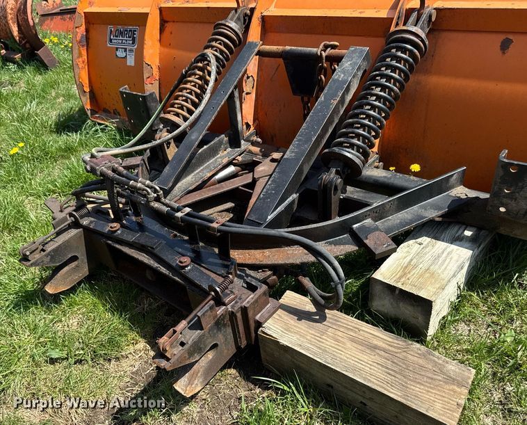 image for item DT0732 2001 Sterling LT9500 dump truck