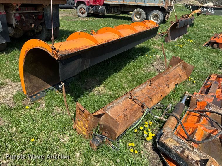 image for item DT0732 2001 Sterling LT9500 dump truck