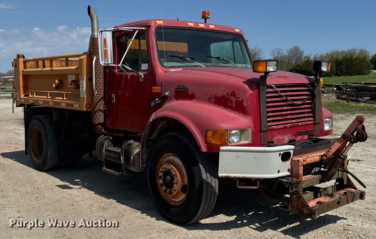 image for item DT0733 2000 International 4700 dump truck