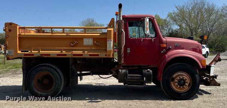 image for item DT0733 2000 International 4700 dump truck