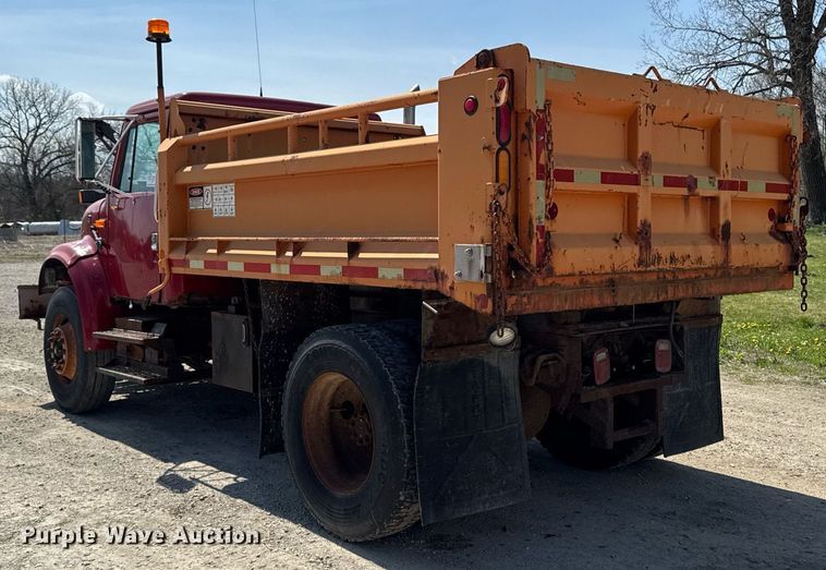 image for item DT0733 2000 International 4700 dump truck