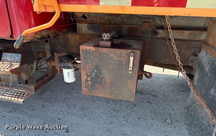 image for item DT0733 2000 International 4700 dump truck