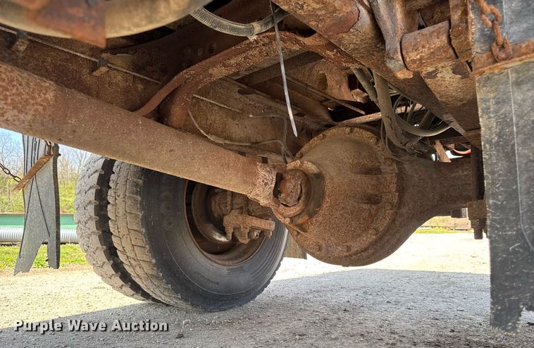 image for item DT0733 2000 International 4700 dump truck