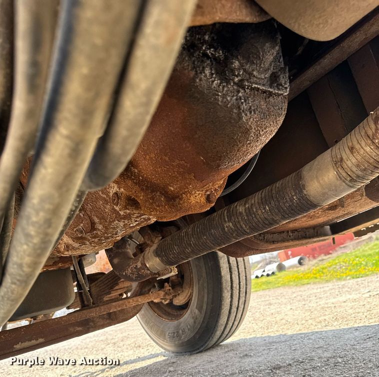 image for item DT0733 2000 International 4700 dump truck