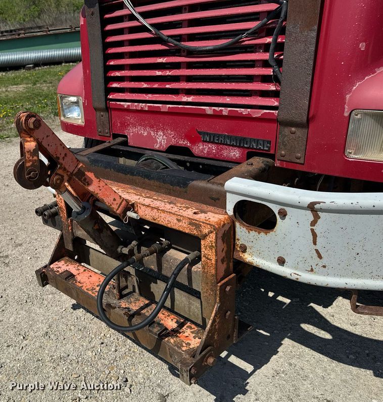 image for item DT0733 2000 International 4700 dump truck