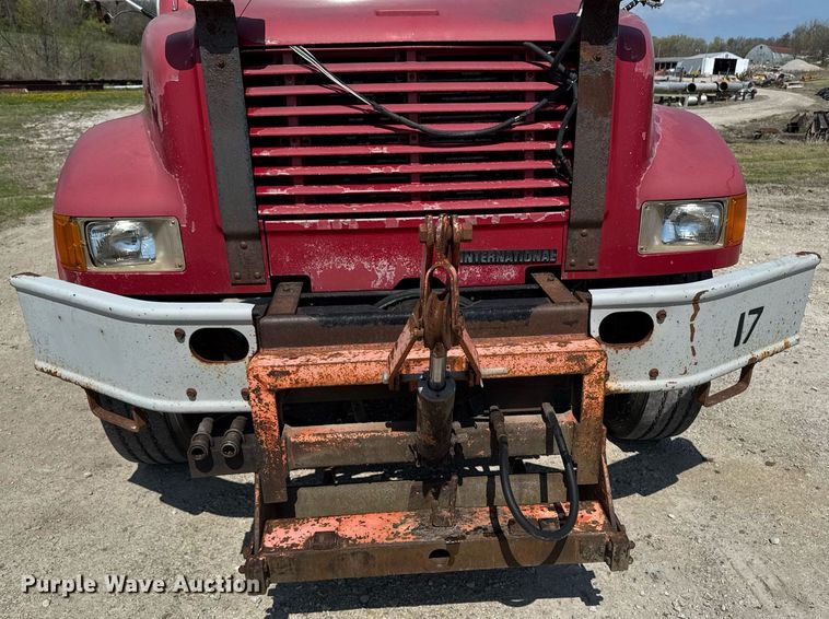 image for item DT0733 2000 International 4700 dump truck