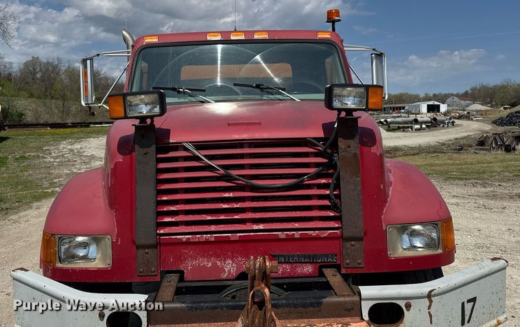 image for item DT0733 2000 International 4700 dump truck