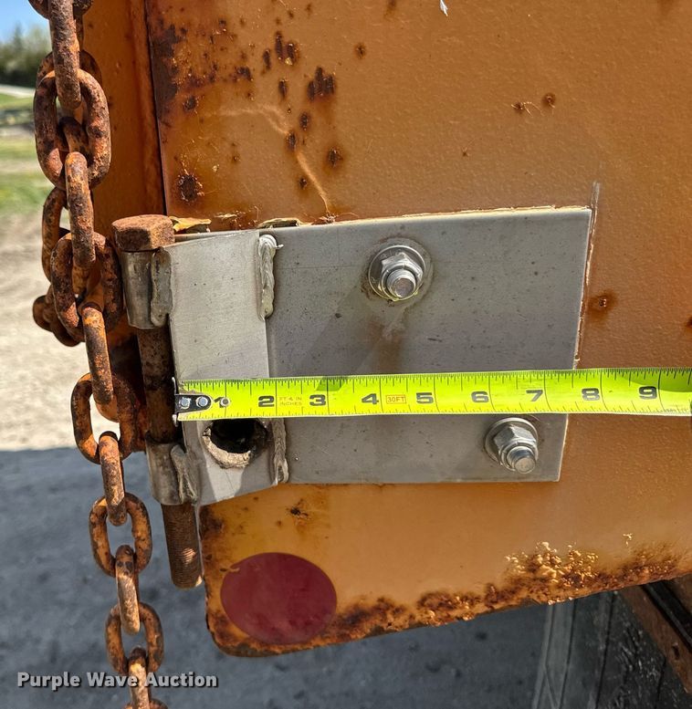 image for item DT0733 2000 International 4700 dump truck