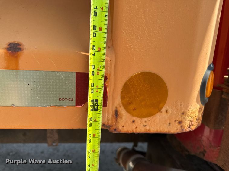 image for item DT0733 2000 International 4700 dump truck