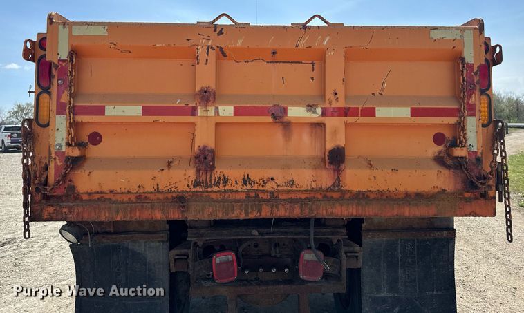 image for item DT0733 2000 International 4700 dump truck