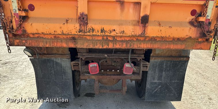 image for item DT0733 2000 International 4700 dump truck