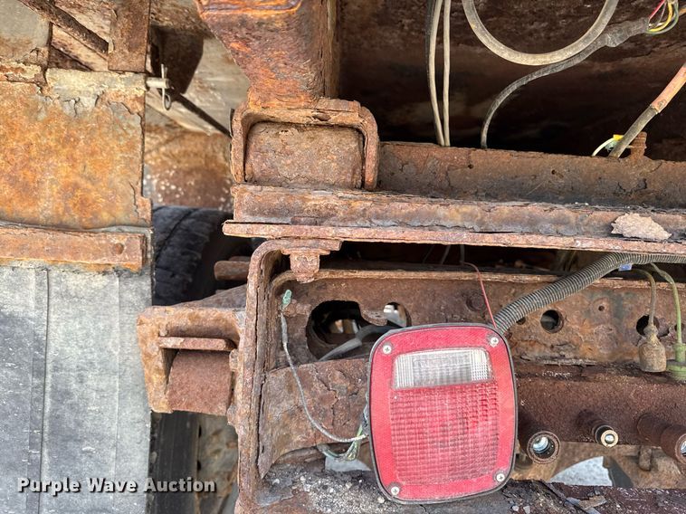 image for item DT0733 2000 International 4700 dump truck