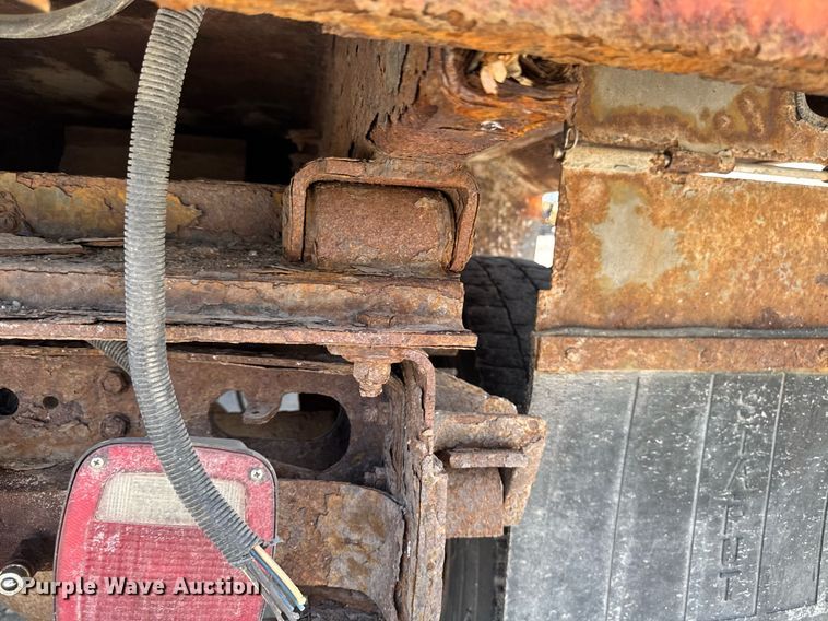 image for item DT0733 2000 International 4700 dump truck