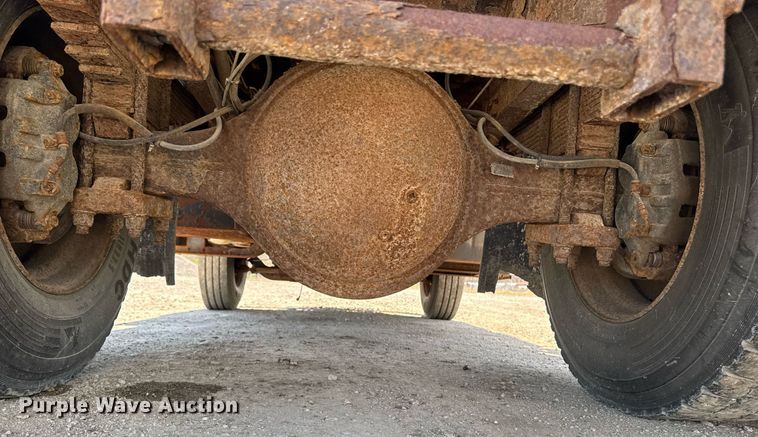 image for item DT0733 2000 International 4700 dump truck