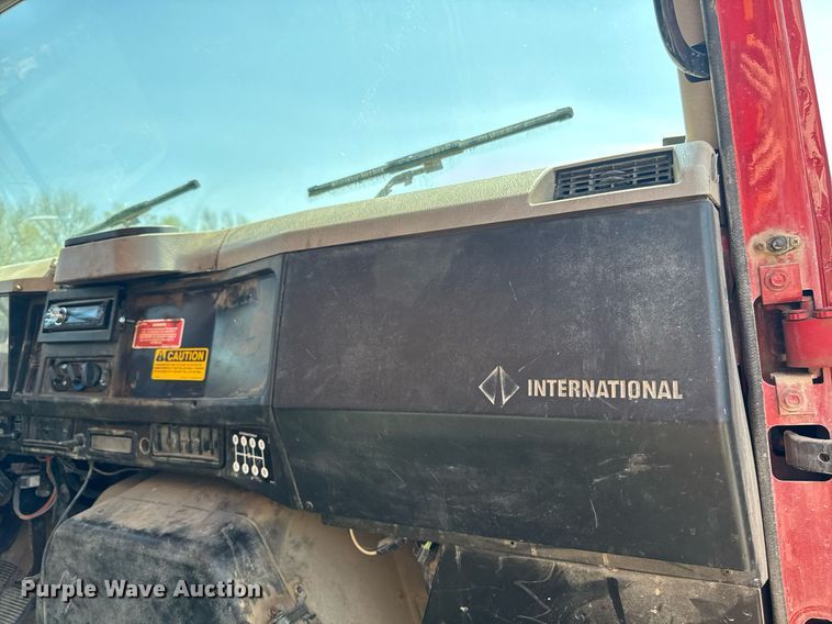 image for item DT0733 2000 International 4700 dump truck