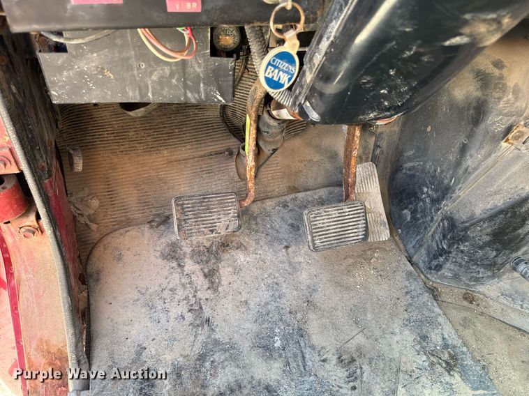 image for item DT0733 2000 International 4700 dump truck