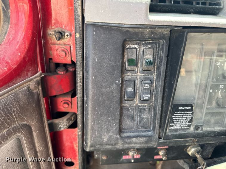 image for item DT0733 2000 International 4700 dump truck