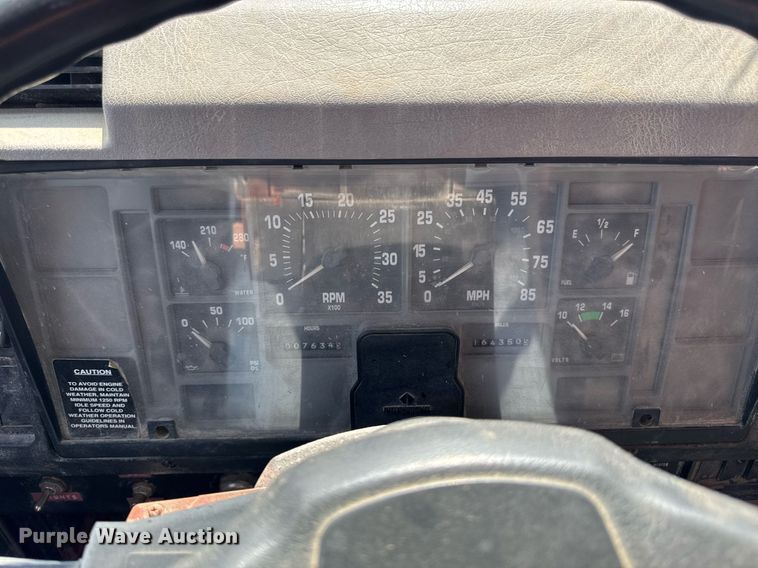 image for item DT0733 2000 International 4700 dump truck