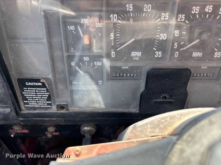 image for item DT0733 2000 International 4700 dump truck