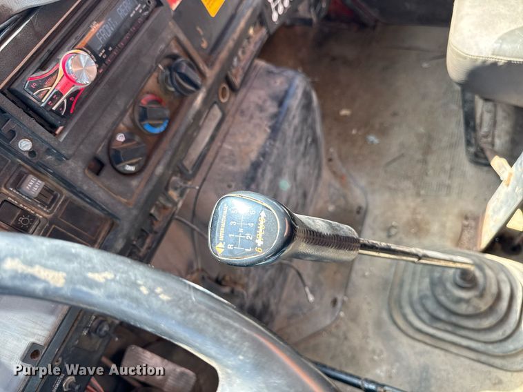 image for item DT0733 2000 International 4700 dump truck