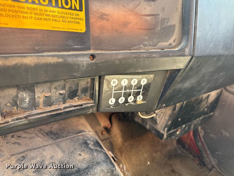 image for item DT0733 2000 International 4700 dump truck