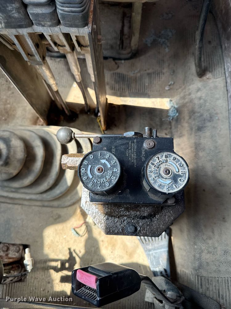 image for item DT0733 2000 International 4700 dump truck