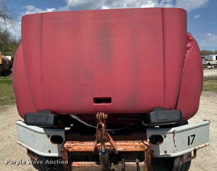 image for item DT0733 2000 International 4700 dump truck