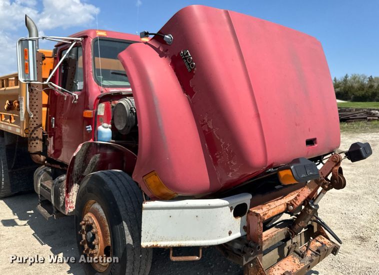 image for item DT0733 2000 International 4700 dump truck