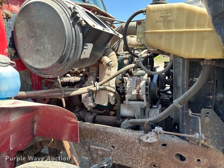 image for item DT0733 2000 International 4700 dump truck