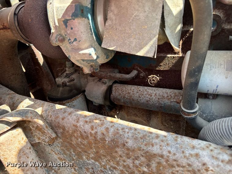 image for item DT0733 2000 International 4700 dump truck