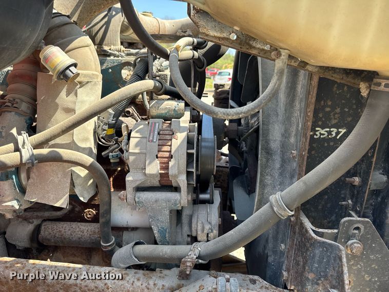 image for item DT0733 2000 International 4700 dump truck