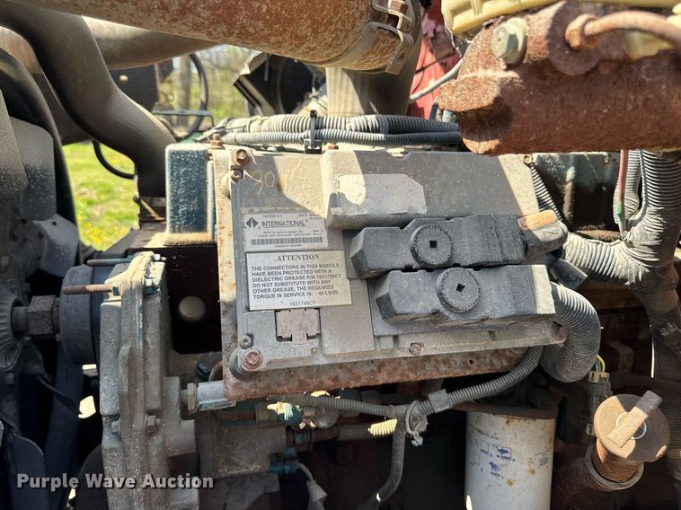 image for item DT0733 2000 International 4700 dump truck